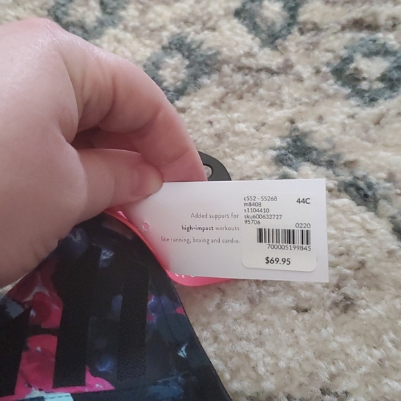 Max Support Underwire Sports Bra - Picture 3 of 4